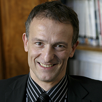 Professeur à NEOMA, Gilbert Cette 